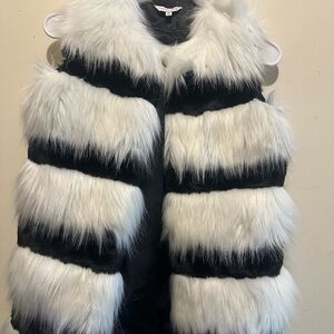 Little Marc Jacobs Girls’ Striped Faux Fur Vest – Size 10 (EU 138)